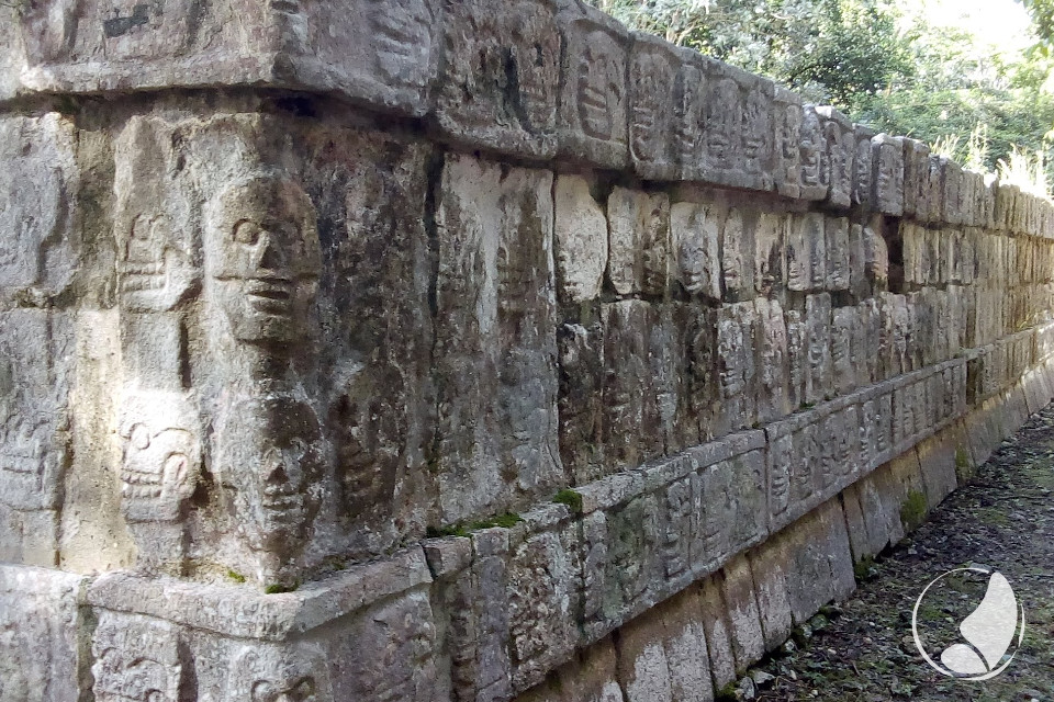 Mayantours Tzompantli Zona Arqueológica Chichén-Itzá
