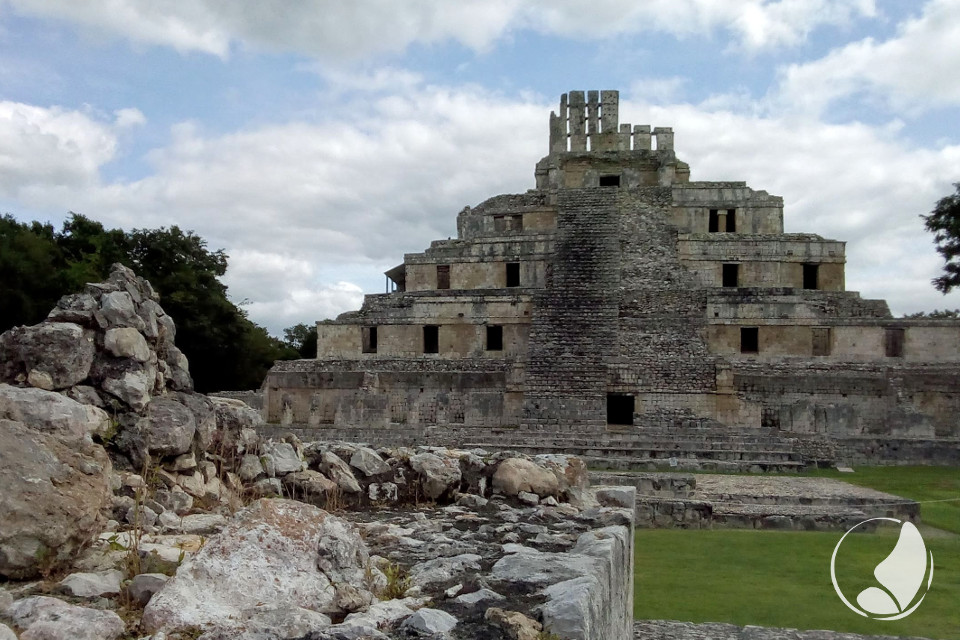 Mayantours Edificio Cinco Pisos Zona Arqueológica Edzná