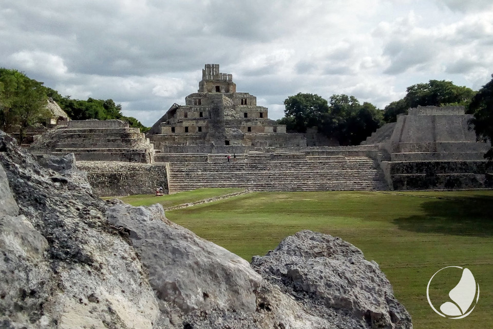 Mayantours Plaza Principal Zona Arqueológica Edzná